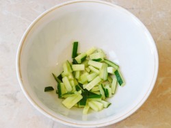 название картинки Салат Нежный с сыром и ветчиной