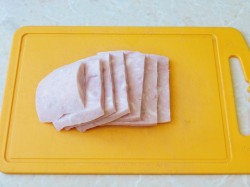 название картинки Салат Нежный с сыром и ветчиной