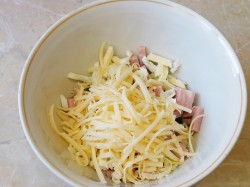 название картинки Салат Нежный с сыром и ветчиной