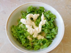 название картинки Салат Нежный с сыром и ветчиной