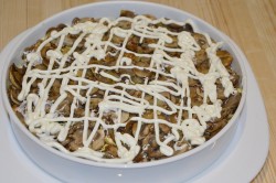 название картинки Салат Невеста с копченой курицей и грибами