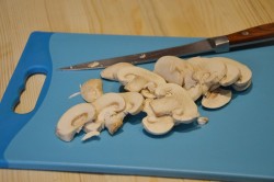 название картинки Салат Невеста с копченой курицей и грибами