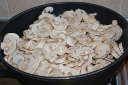 название картинки Салат Невеста с копченой курицей и грибами