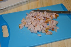 название картинки Салат Невеста с копченой курицей и грибами