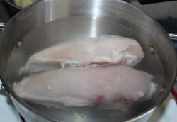 Салат Нежный с курицей и огурцами - шаг 2