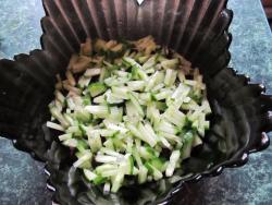 Салат Нежность с курицей черносливом огурцами