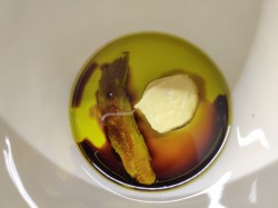 название картинки Классический салат Нисуаз с тунцом анчоусами и перепелиными яйцами