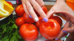 Салат Новинка на зиму Вкусный и съедается за 1 минуту - шаг 2 Салат Новинка на зиму Вкусный и съедается за 1 минуту - шаг 2