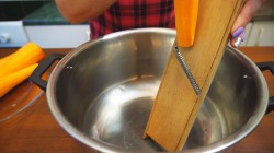 Салат Новинка на зиму Вкусный и съедается за 1 минуту - шаг 5 Салат Новинка на зиму Вкусный и съедается за 1 минуту - шаг 5