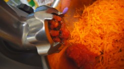 Салат Новинка на зиму Вкусный и съедается за 1 минуту - шаг 7 Салат Новинка на зиму Вкусный и съедается за 1 минуту - шаг 7