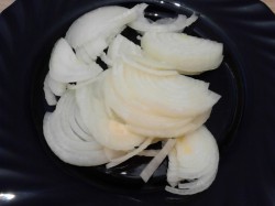 Салат Обжорка с колбасой