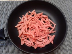 Салат Обжорка с колбасой