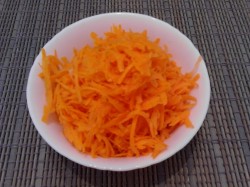 Салат Обжорка с колбасой