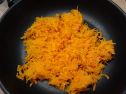 Салат Обжорка с колбасой