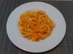 Салат Обжорка с колбасой