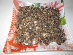 Салат Обжорка с грибами и говядиной