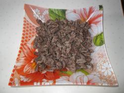 Салат Обжорка с грибами и говядиной