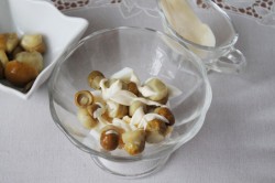 название картинки Салат огурцы грибы сыр