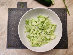 Салат огурцы оливки