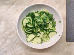 Салат огурцы оливки