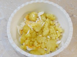 Салат Оливье с курицей