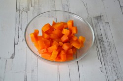 Оливье классический с колбасой Салат