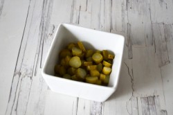 Оливье классический с колбасой Салат