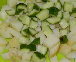 Салат оливье с семгой и огурцом