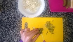 Салат Орхидея с чипсами и корейской морковкой