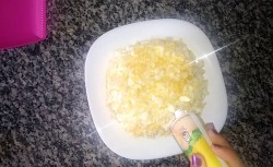 Салат Орхидея с чипсами и корейской морковкой