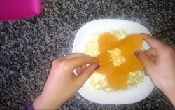 Салат Орхидея с чипсами и корейской морковкой