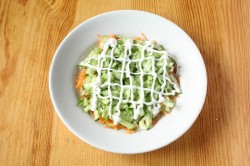 название картинки Салат Орхидея с чипсами и ветчиной