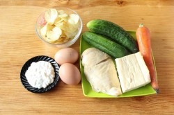 название картинки Салат Орхидея с чипсами и курицей