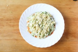 название картинки Салат Орхидея с чипсами и курицей