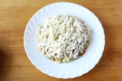 название картинки Салат Орхидея с чипсами и курицей