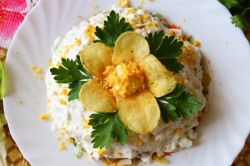 название картинки Салат Орхидея с чипсами и курицей