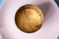 Салат Охотничий соленые огурцы грибы и колбаса