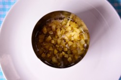 Салат Охотничий соленые огурцы грибы и колбаса