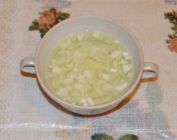 название картинки Салат печень трески с огурцами и яйцами классический