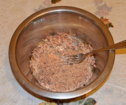 название картинки Салат печень трески с огурцами и яйцами классический