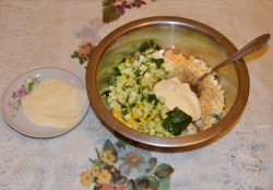 название картинки Салат печень трески с огурцами и яйцами классический