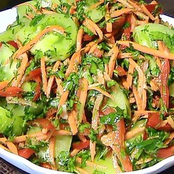 Салат из зеленых помидор по-корейски с морковью