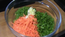 Салат из зеленых помидор по-корейски с морковью