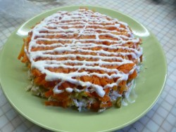 Салат Подарок с курицей и маринованными шампиньонами