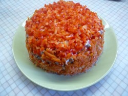 Салат Подарок с курицей и маринованными шампиньонами