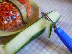 Салат Подарок с курицей и маринованными шампиньонами