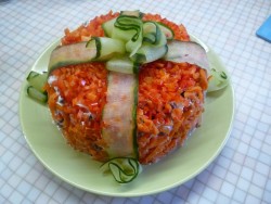 Салат Подарок с курицей и маринованными шампиньонами