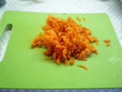 Салат Подарок с курицей и маринованными шампиньонами