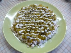 Салат Подарок с курицей и маринованными шампиньонами