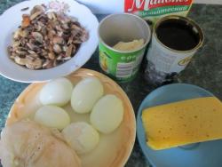 название картинки Салат Подсолнух из курицы с чипсами